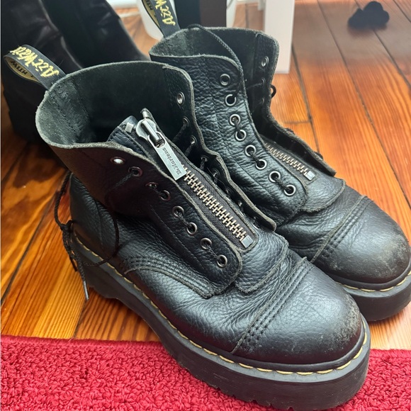 Dr. Martens SINCLAIR MILLED NAPPA LEATHER PLATFORM BOOTS - Picture 4 of 5